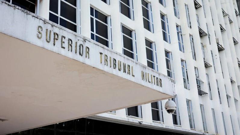 Fachada do Superior Tribunal Militar (STM); defesa de Bolsonaro questionou proximidade de ministro da Corte e o presidente Lula