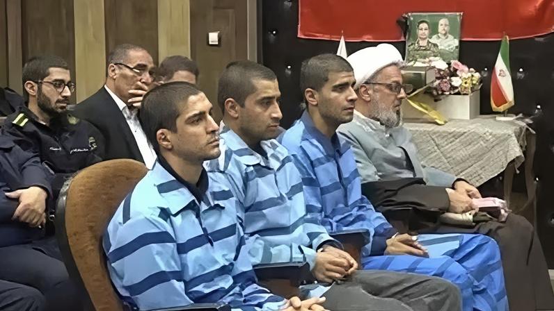 Saleh Mohammadi, Mehdi Ghasemi e Saeed Davodi durante julgamento