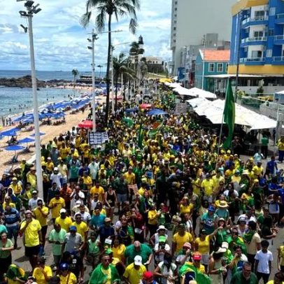Fotos de manifestações convocadas por Nikolas contra veto da dosimetria, Lula e STF