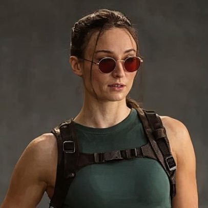 Sophie Turner sofre acidente e se afasta das gravações de Tomb Raider