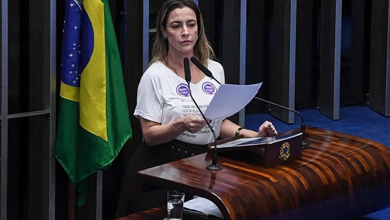 O projeto que inclui a misoginia na Lei de Racismo foi relatado pela senadora Soraya Thronicke