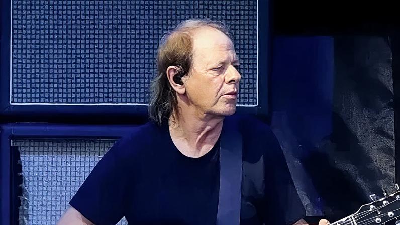 Stevie Young, guitarrista do AC/DC.