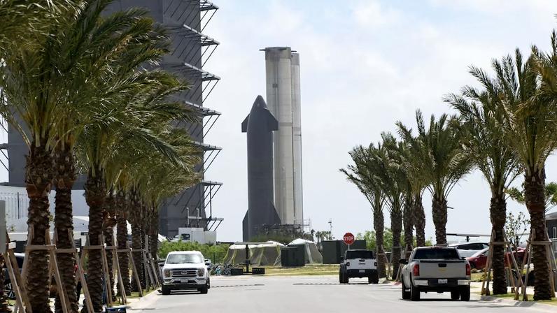 Volatilidade gerada pelo conflico pode transbordar e atrapalhar planos de empresas, mas SpaceX segue à frente com plano de oferta pública inicial (Foto: Mark Felix/Bloomberg)