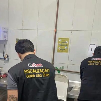 Procon-JP autua supermercado por vender carne de frango com validade vencida