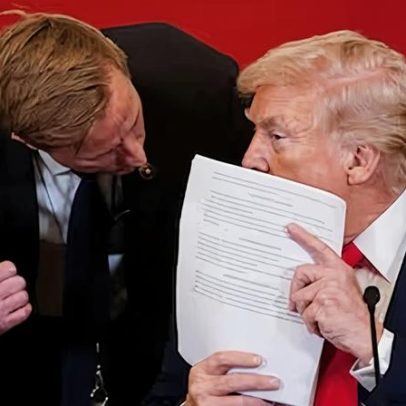 Trump ameaça Irã com destruição total e diz que sofrerá duro golpe