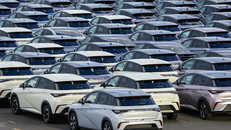 A maior fabricante de veículos elétricos do mundo aposta no crescimento dos mercados estrangeiros para combater a queda nas vendas domésticas.