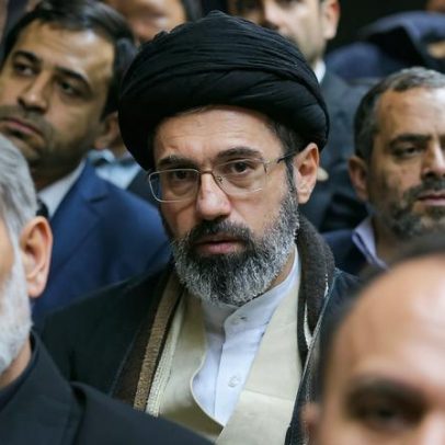 Khamenei permanece no Irã, evita aparições públicas, diz enviado russo