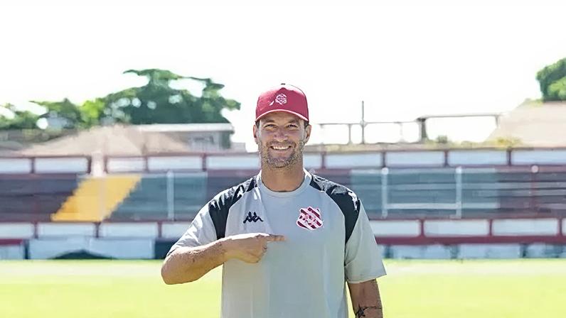 Thiago Neves é anunciado como técnico do sub-20 do Bangu
