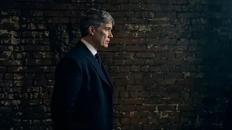 Cillian Murphy como Thomas Shelby no filme "Peaky Blinders"