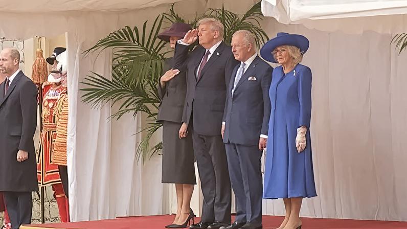 Trump e Melania recebidos com cerimônia por rei Charles no Reino Unido