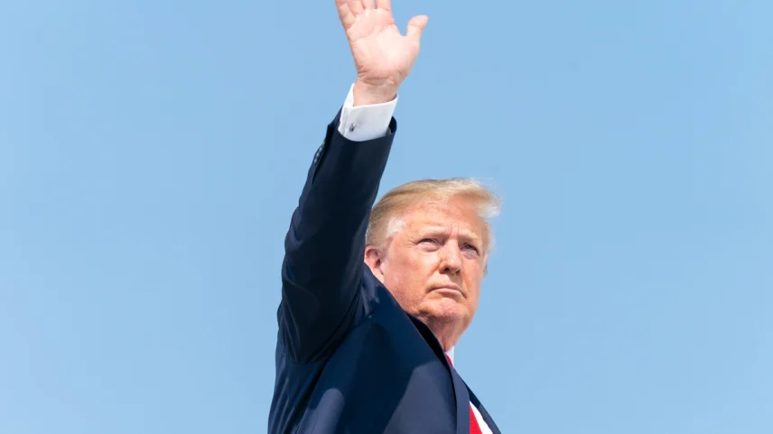 Trump diz que EUA estão “destruindo totalmente” o Irã e promete novos ataques