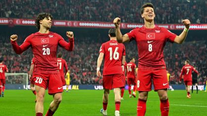 Turquia elimina Romênia e fica a um jogo da Copa do Mundo