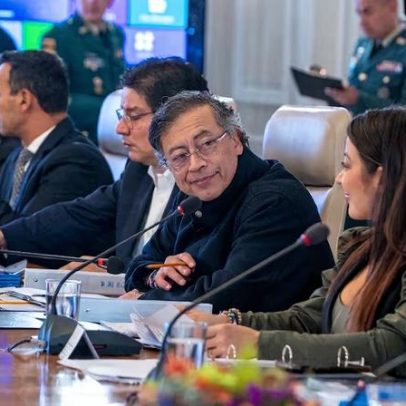 Petro afirma que estão bombardeando a Colômbia desde o Equador