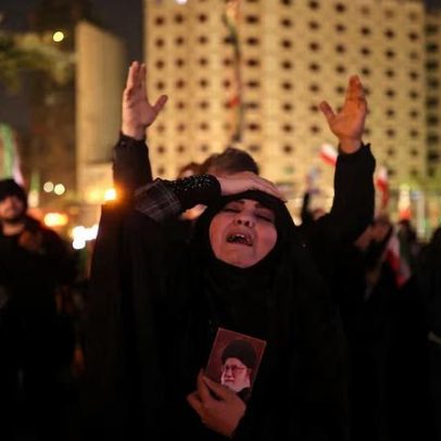 Morte de Khamenei desencadeia corrida de sucessão no Irã
