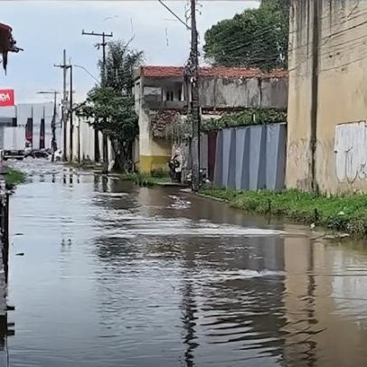 Moradores bloqueiam via em Belém (PA) por falta de saneamento básico