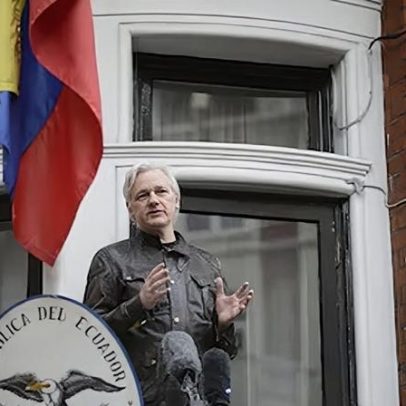 CIA usou ex-militar espanhol para vigiar Julian Assange, diz relatório