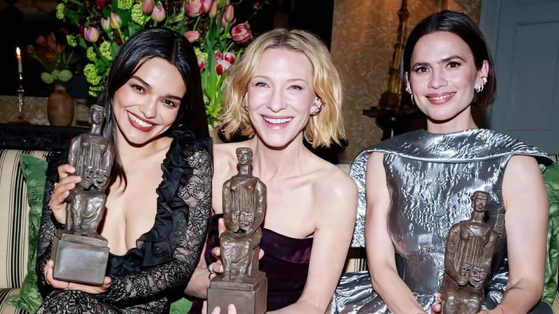 Semana em fotos: tradições de Savóia, estrelas do palco e marco em Bordeaux