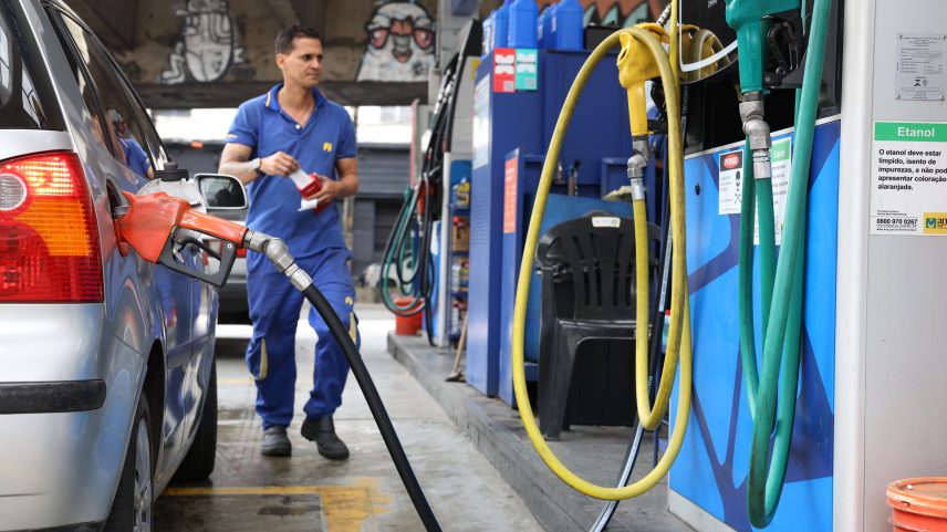Medida é reflexo do aumento do preço do óleo no mercado internacional