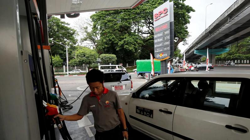 Junta de Mianmar corta combustível para carros por interrupções marítimas