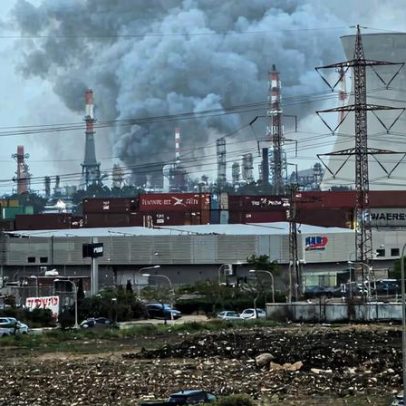 Ataque iraniano atinge refinaria israelense em Haifa com danos relatados