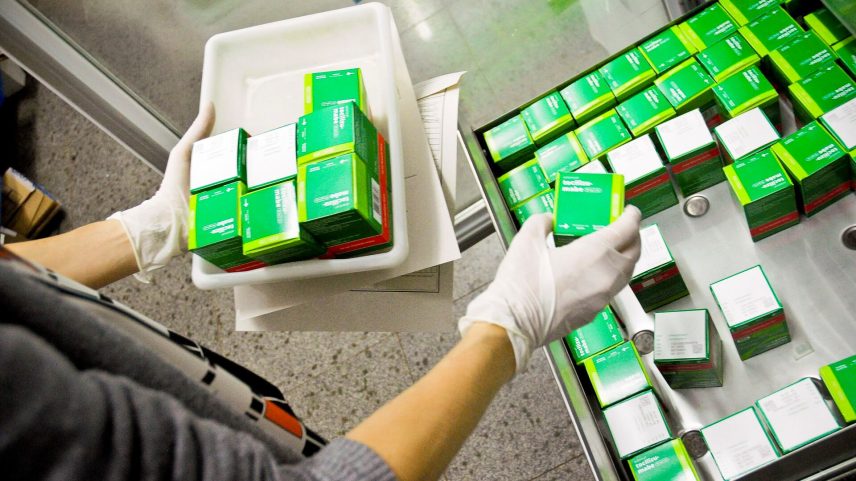 A legislação frisa que supermercados devem contar com um farmacêutico no local