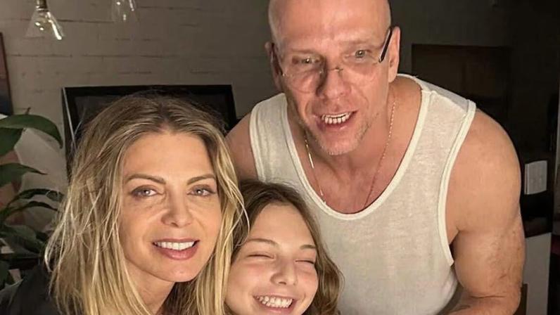 Sheila Mello revela foto de gravidez e emociona ao falar à filha