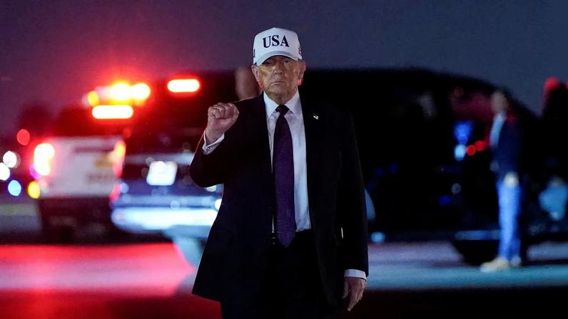 U.S. President Donald Trump pumps his fist after disembarking Air Force One at Palm Beach International Airport in West Palm Beach, Florida, U.S., February 27, 2026. REUTERS/Elizabeth Frantz