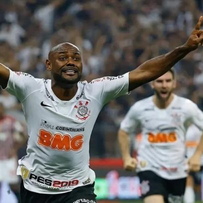Vagner Love faz jura de amor ao Corinthians, segundo Palmeiras
