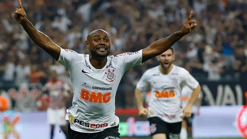 Vagner Love brilhou com a camisa do Corinthians (Foto: Luis Moura / WPP)