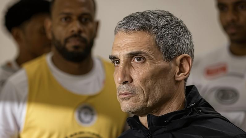 Santos anuncia saída do técnico Vojvoda após derrota para o Inter