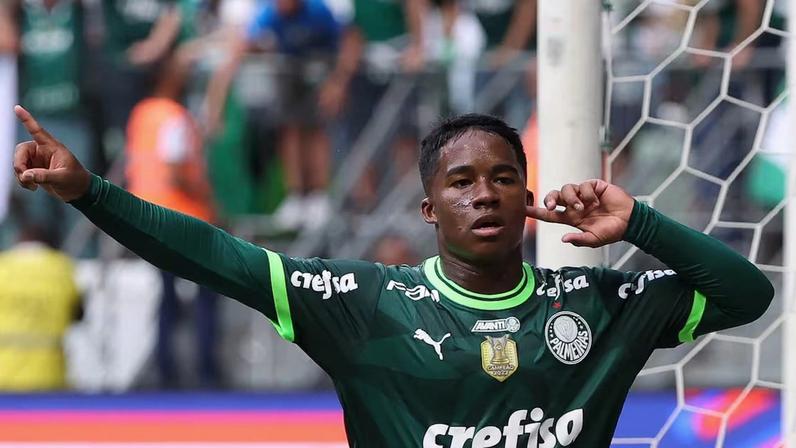 “Bem-vindos à Terceira Academia”: o manto titular estampava uma estrela no peito para exaltar o momento vitorioso do Palmeiras, que colecionava títulos com Abel Ferreira. O lançamento também marcou o início de uma era batizada pelo time paulista como “Terceira Academia”.