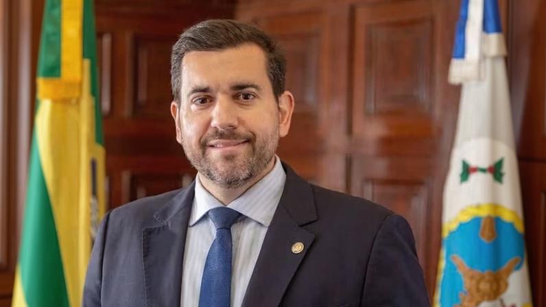Delegado Carlos Augusto assume vaga efetiva na Alerj