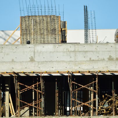 Estudo na construção civil aponta impactos com fim da escala 6x1