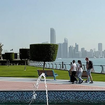 Abu Dabi tenta manter a rotina em meio à guerra, pela primeira vez de perto