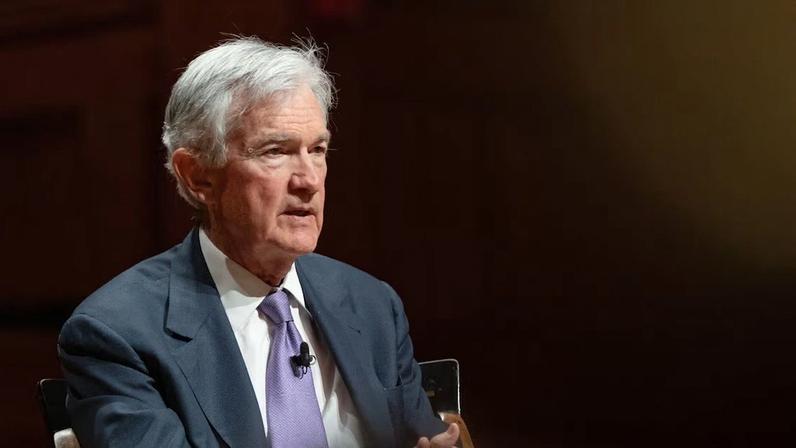 Powell diz inflação americana está ancorada, alerta vigilância diante de guerra