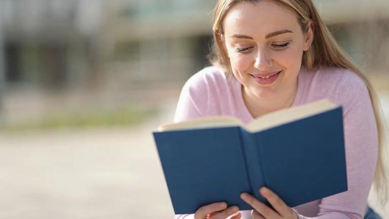 Ler diariamente reduz estresse e aumenta empatia