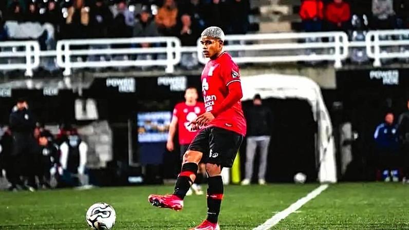 Huguinho é regularizado no Botafogo, mas estreia fica para depois