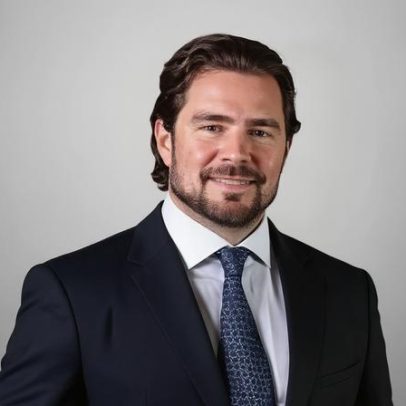Bastidores da transferência de Vorcaro com contato por rádio e balaclava
