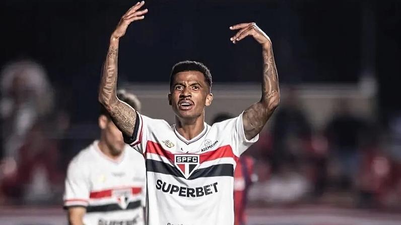 Marcos Antônio assina novo contrato com o Tricolor (Foto: Instagram Marcos Antônio)