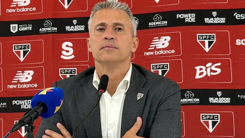 Crespo falou sobre arbitragem e escolhas na escalação (Foto: Izabella Giannola/ Lance!)