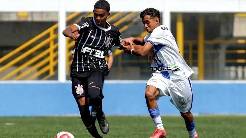 Atacante que deixou o Corinthians Sub-20 assina com Santa Catarina