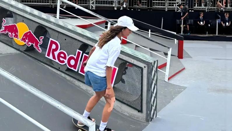 Rayssa Leal em aquecimento para o street do Mundial de Skate (Foto: Beatriz Pinheiro/Lance!)