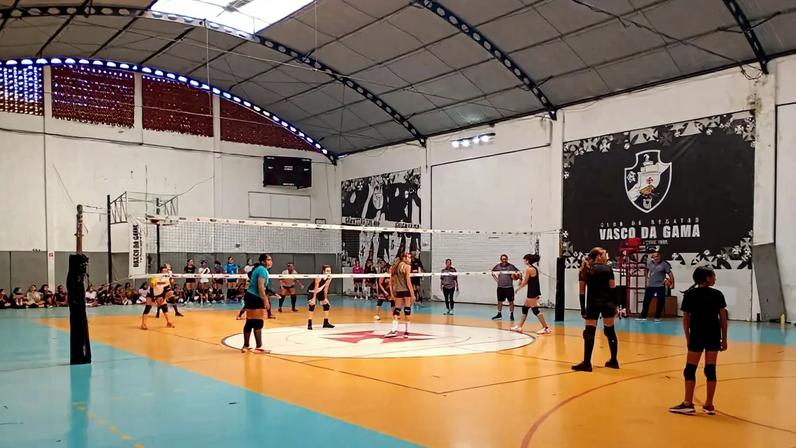 Time de vôlei do Vasco treina no Ginásio Forninho, em São Januário (Foto: Divulgação/ CRVG)