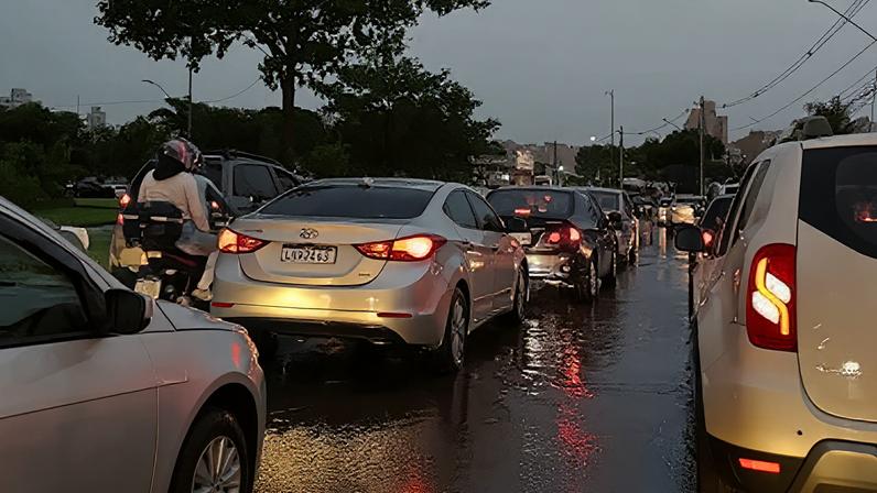 Alerta de tempestade com grau de severidade para perigo potencial para 485 cidades mineiras
