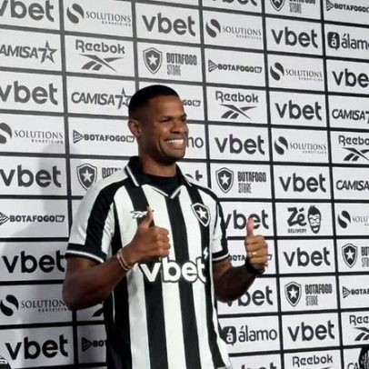 Júnior Santos é apresentado e retorna ao Botafogo com confiança