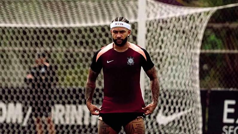 Memphis Depay é poupado no Corinthians em preparação para a Seleção Holandesa