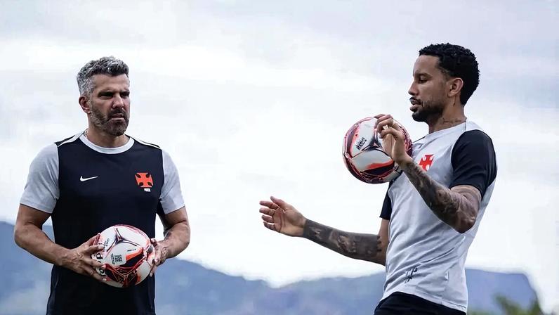Jair durante treino no Vasco (Foto: Divulgação)