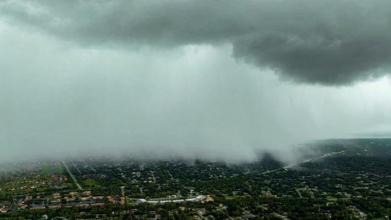 Frente fria avança sobre o país e colocar o Sul em alerta para temporais.