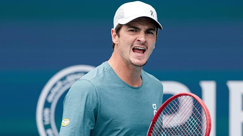 João Fonseca na derrota para o espanhol Carlos Alcaraz em Miami (Divulgação)