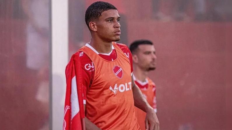 Caio Marcelo no aquecimento da partida entre Vila Nova e CRB (Foto: Divulgação/Vila Nova)